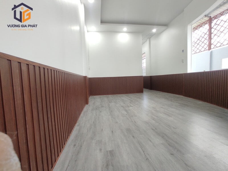 Thi công sàn nhựa, lam nhựa giả gỗ tại Tân An 10 San nhua long an 4