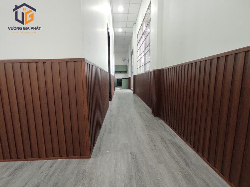 Thi công sàn nhựa, lam nhựa giả gỗ tại Tân An 8 San nhua long an 6