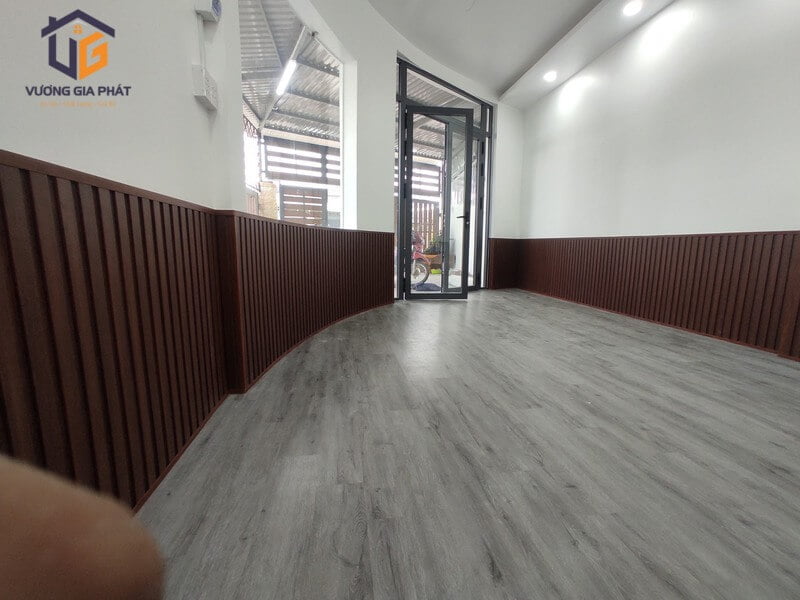 Thi công sàn nhựa, lam nhựa giả gỗ tại Tân An 7 San nhua long an 7