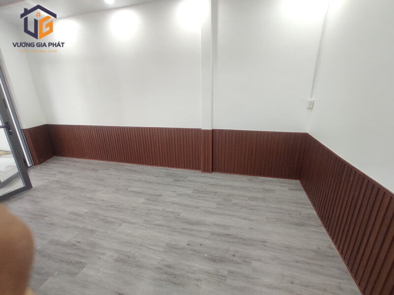 Thi công sàn nhựa, lam nhựa giả gỗ tại Tân An 6 San nhua long an 8