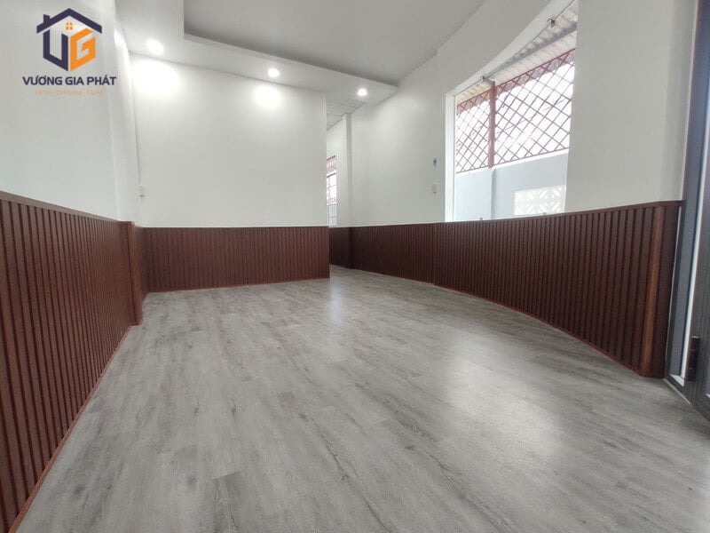 Thi công sàn nhựa, lam nhựa giả gỗ tại Tân An 5 San nhua long an
