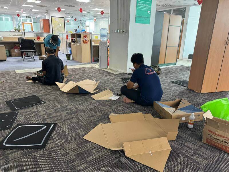 Bắt đầu thi công lót thảm